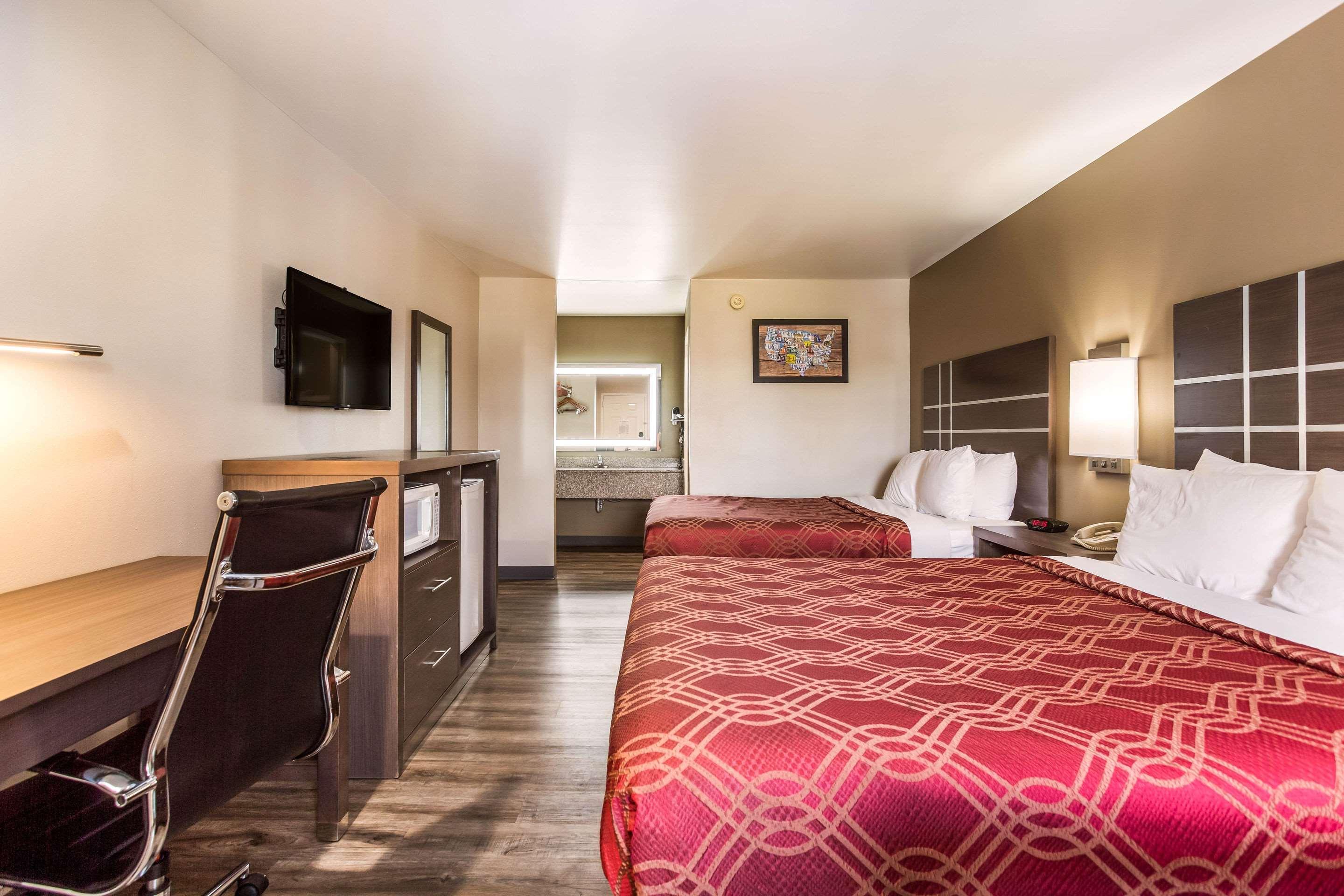 Econo Lodge Inn & Suites מורפריסבורו מראה חיצוני תמונה