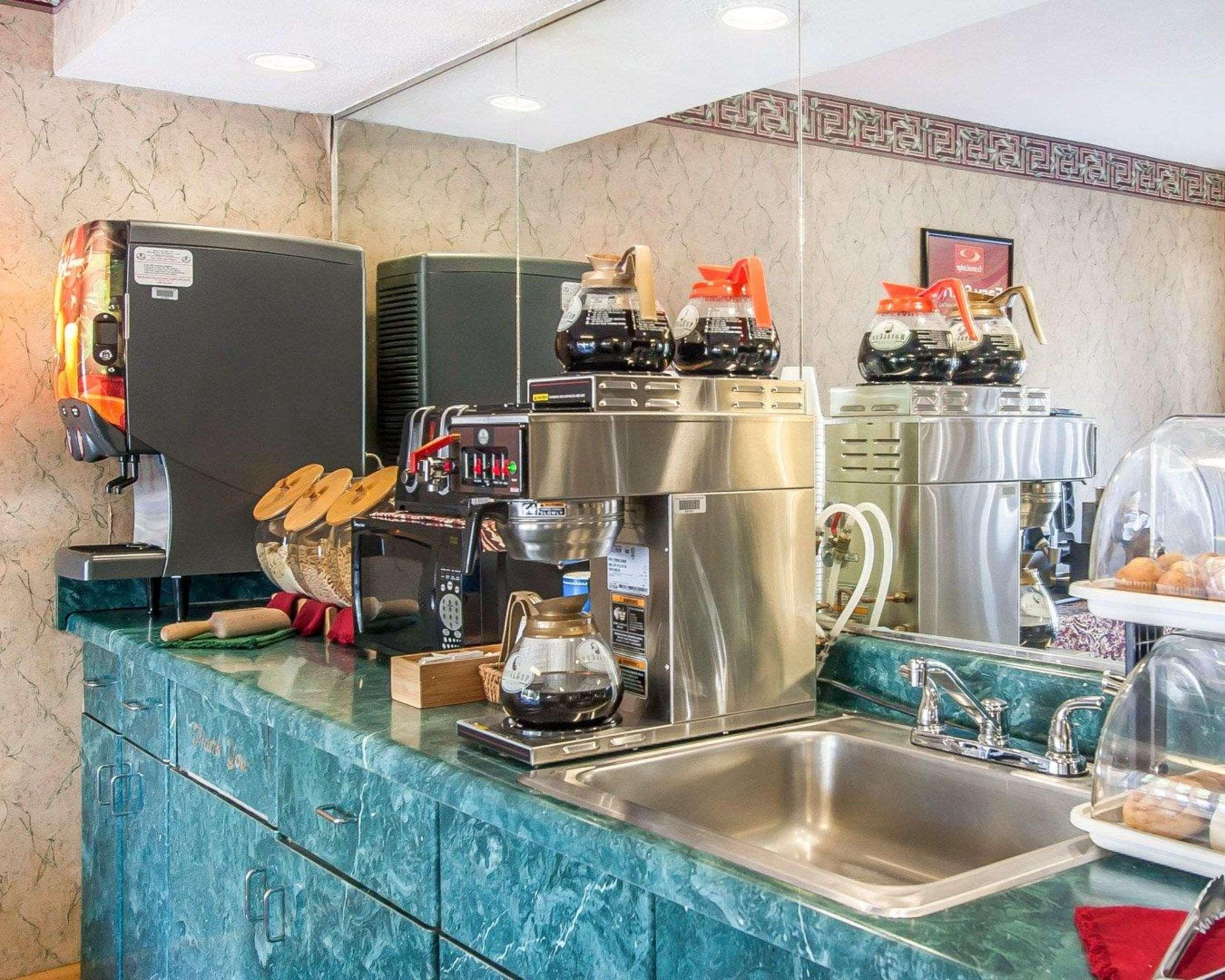 Econo Lodge Inn & Suites מורפריסבורו מראה חיצוני תמונה