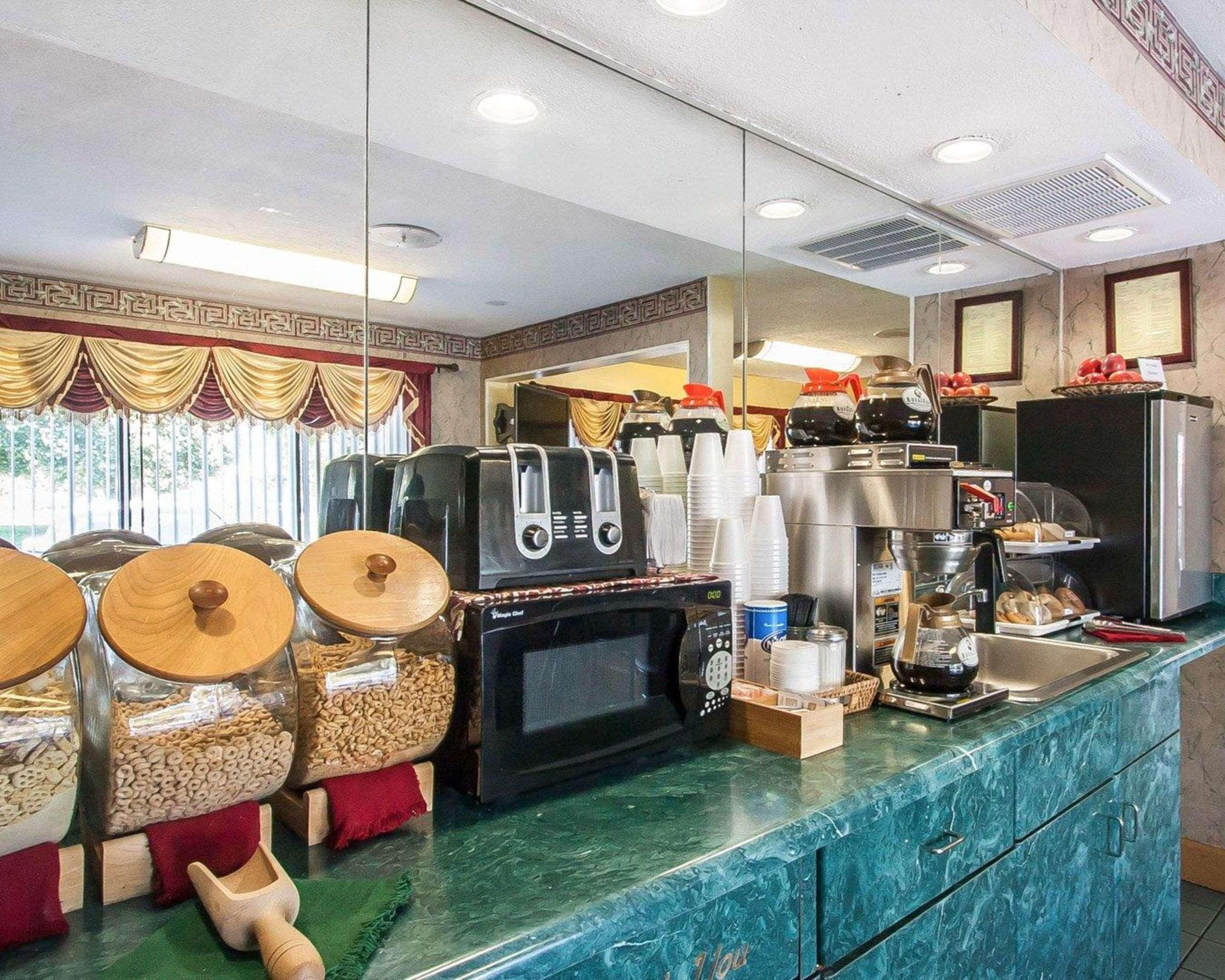 Econo Lodge Inn & Suites מורפריסבורו מראה חיצוני תמונה