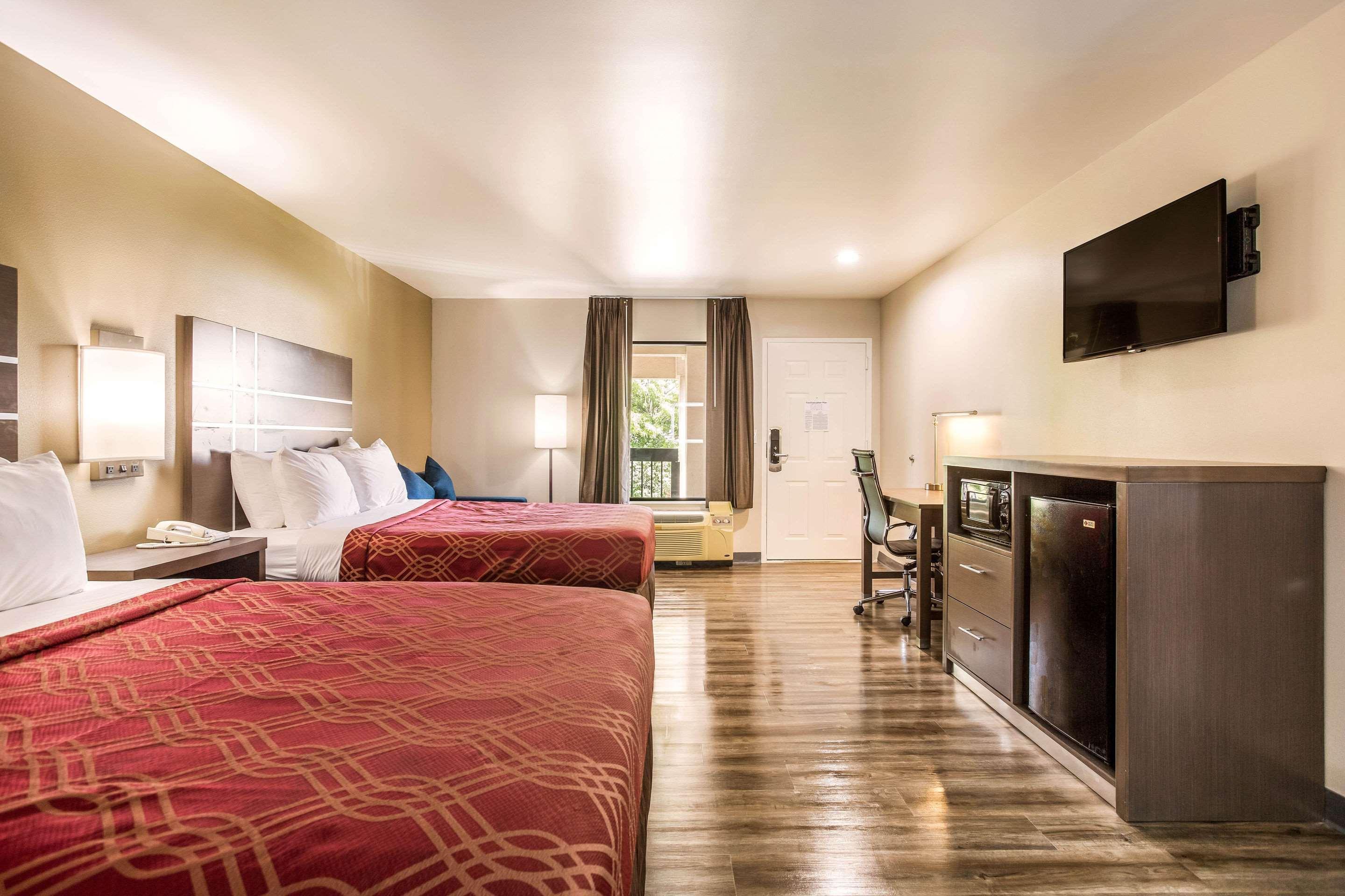 Econo Lodge Inn & Suites מורפריסבורו מראה חיצוני תמונה