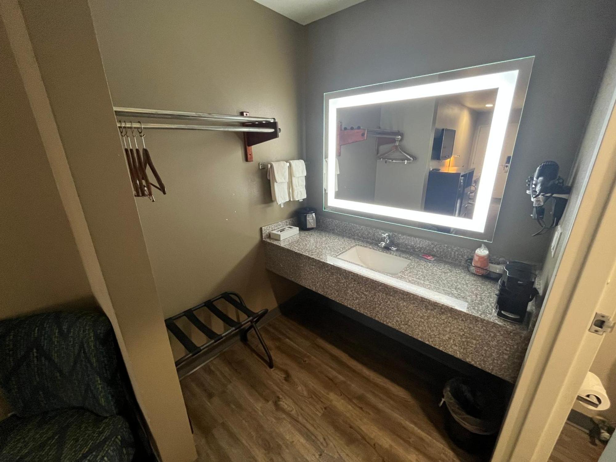 Econo Lodge Inn & Suites מורפריסבורו מראה חיצוני תמונה