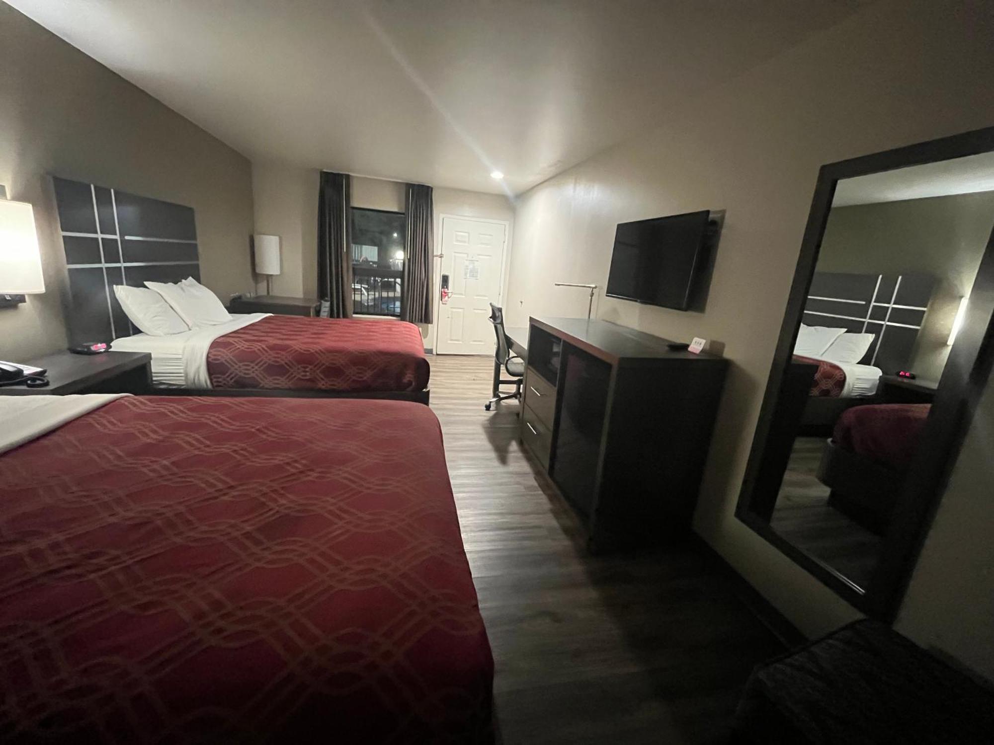 Econo Lodge Inn & Suites מורפריסבורו מראה חיצוני תמונה